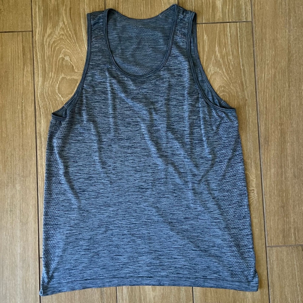 Lululemon Metal vent breathe tank XL